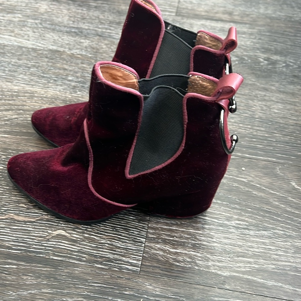 Burgandy velvet Jaguar booties size 36